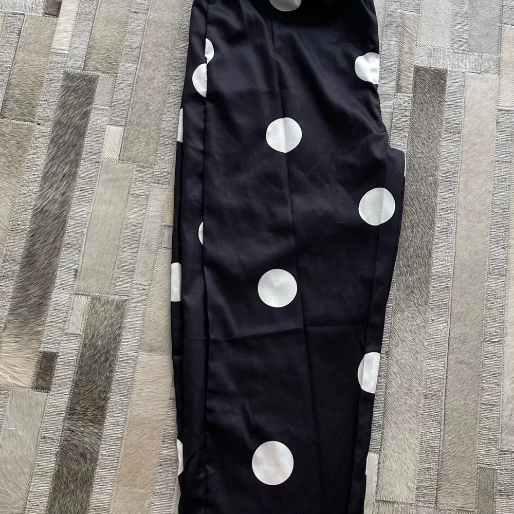 Black n White…2 Piece  Cropped Pants & Top - Picture 2 of 4